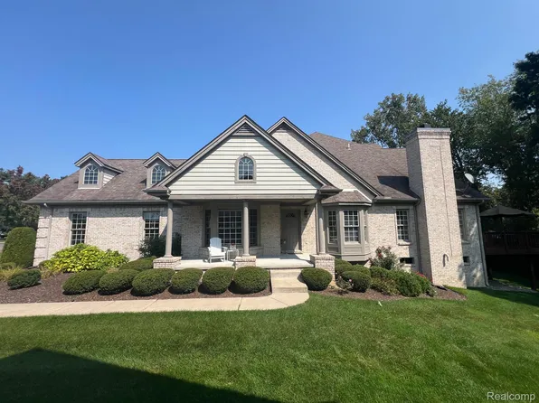 7554 Woodwind Ct, Brighton, MI 48116