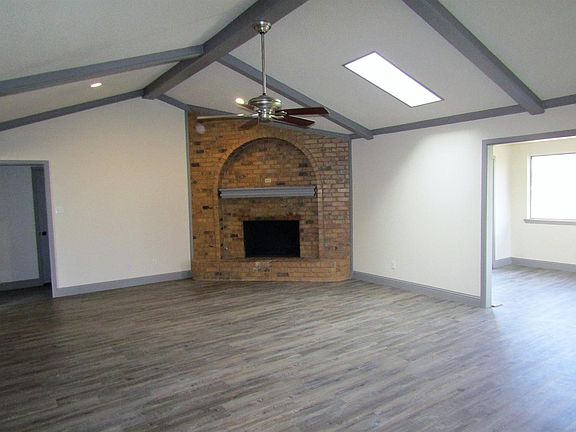 3rd image of 305 Brentwood Dr