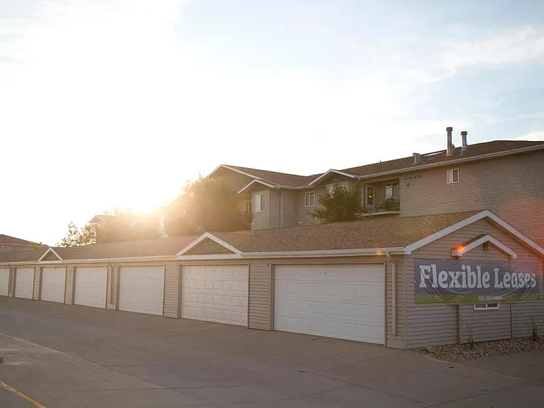Cottonwood Apartment Homes — Photo 8
