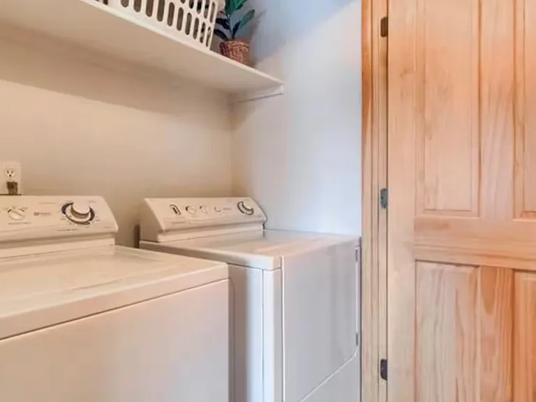 404 Sawyer Cir — Photo 12