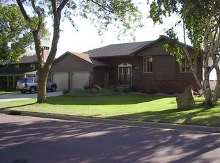 617 Shoreacres Dr, Fairmont, MN 56031