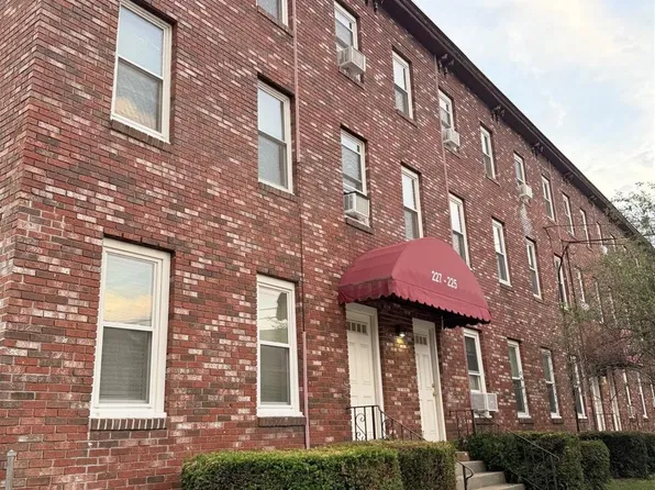 227 Albion St APT 1, Wakefield, MA 01880