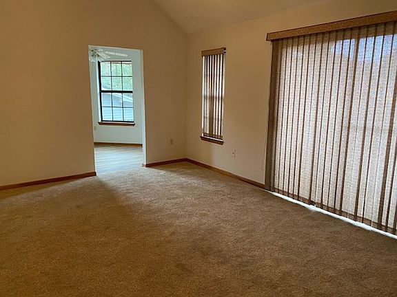 4th image of 531 Matthew St