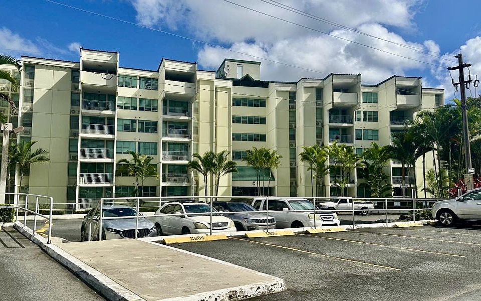 1st image of Cond Atrium Park Calle Regina Medina #37