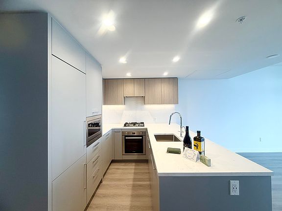 4th image of 6608 Sussex Ave #2505