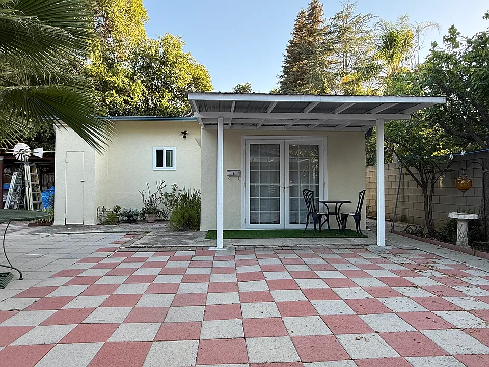 22818 Burbank Blvd #1