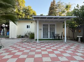 22818 Burbank Blvd, Woodland Hills, CA