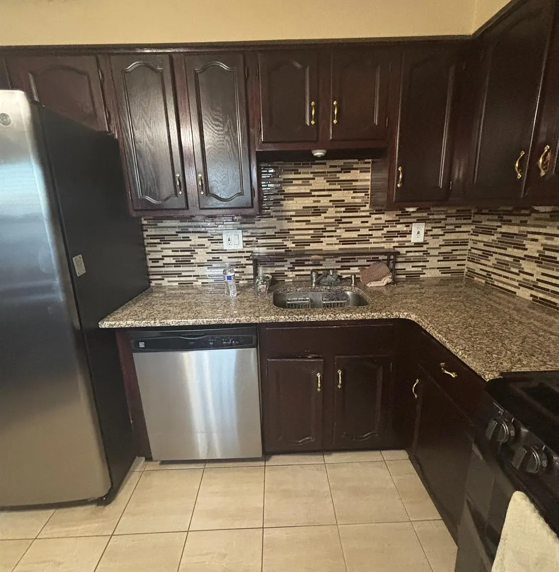 3 bed, 3.0 bath, 1594 sqft, $3,300 — Photo 2