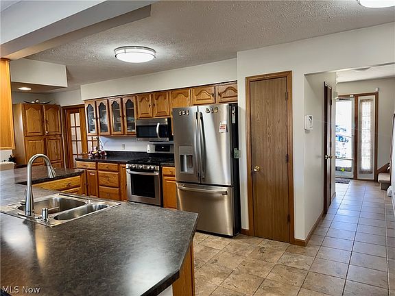 5th image of 246 Syracuse Ct
