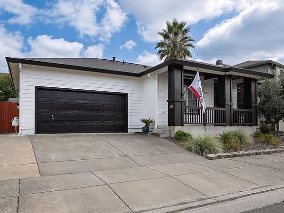 2nd image of 2452 Jadeite Way