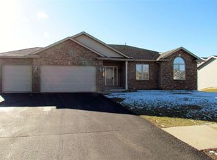 8478 Crooked Bend Rd, Machesney Park, IL 61115