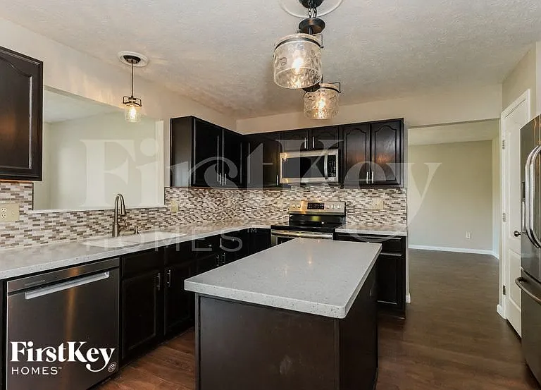 160 Cambridge Dr — Photo 4