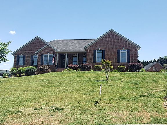 2nd image of 208 Pickering Cir