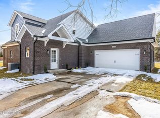 1100 Silvercrest Ln, Louisville, KY 40223