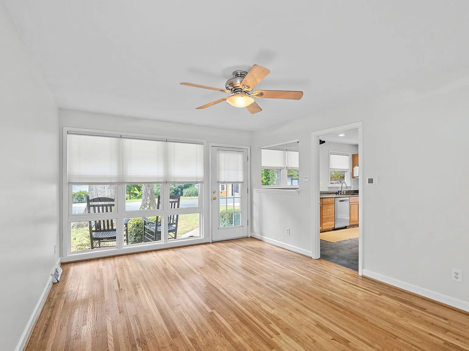 3 bed, 1232 sqft, $2,500 — Photo 3