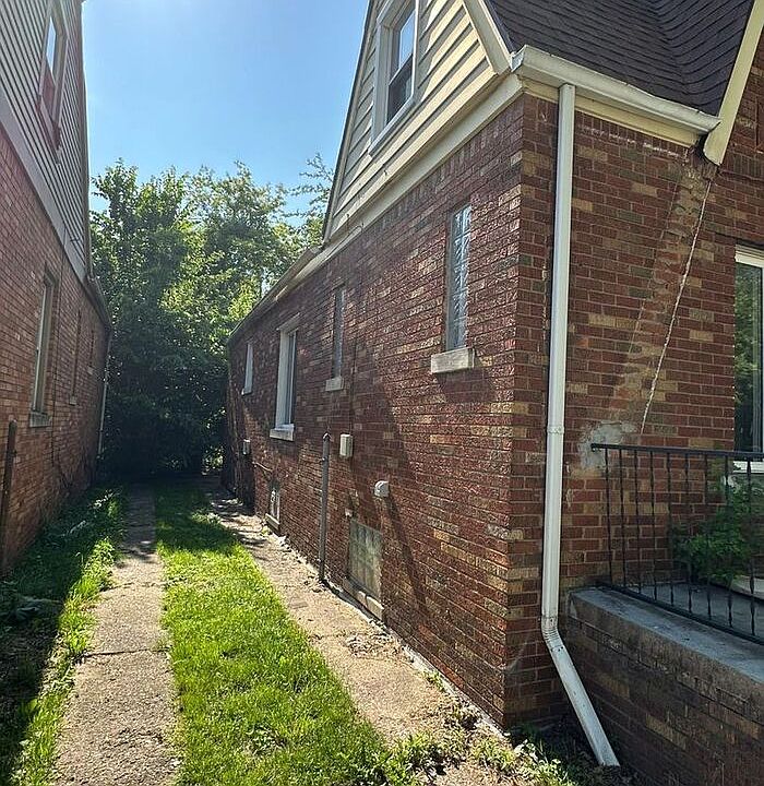 2nd image of 15053 Ardmore St
