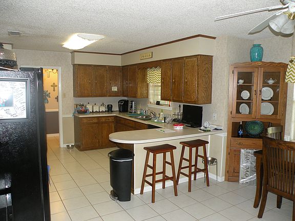 2nd image of 19867 Highland Pl