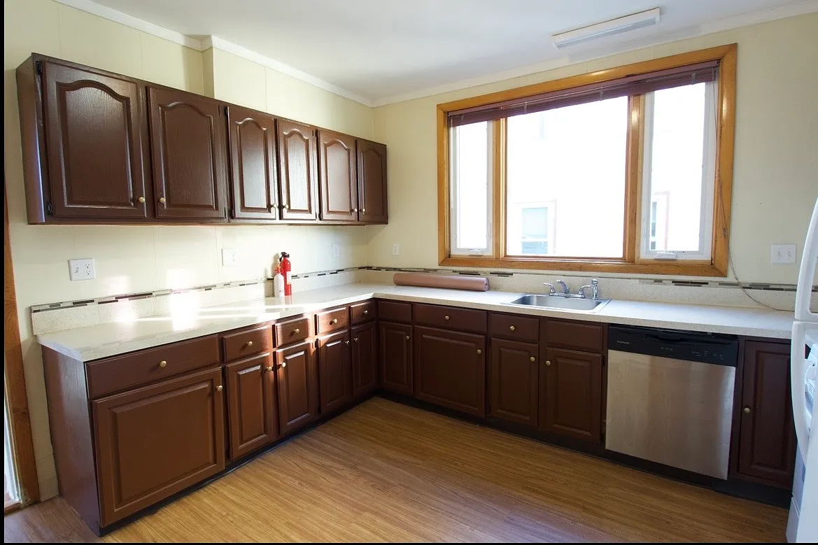 4 bed, $3,600 — Photo 1