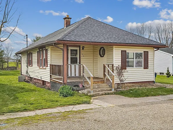 125 N 8th St, Hebron, OH 43025