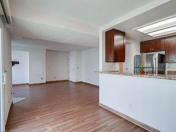 3rd image of 4452 Mentone St #202A