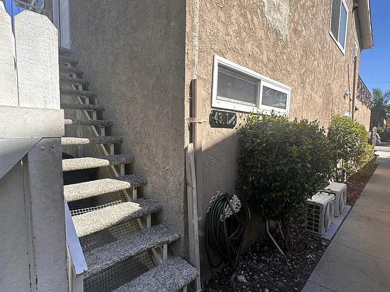 4391 Green Ave #B — Photo 10
