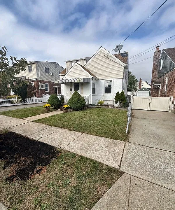 127 William St #1