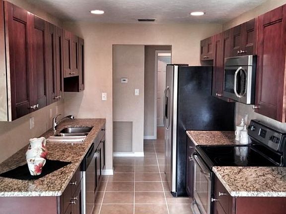 4th image of 7454 S Leewynn Dr