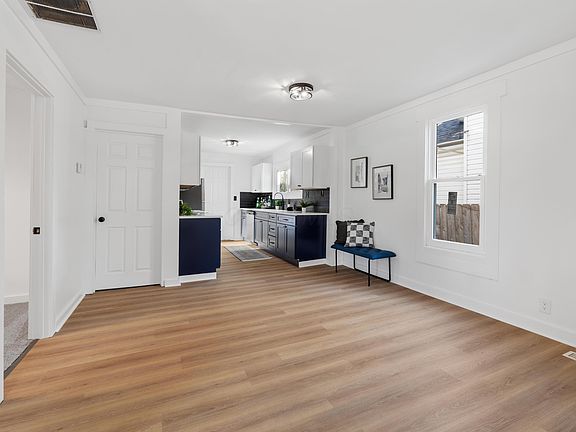 4th image of 304 W 3rd St