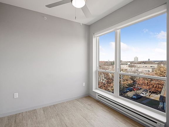 5th image of 401 University Ave SE #211