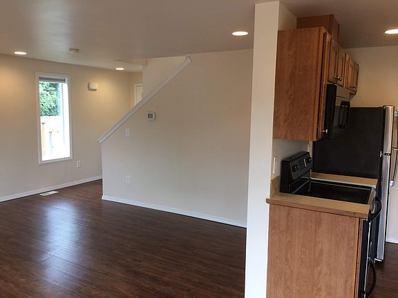 5th image of 1102 4th Ave SE #B