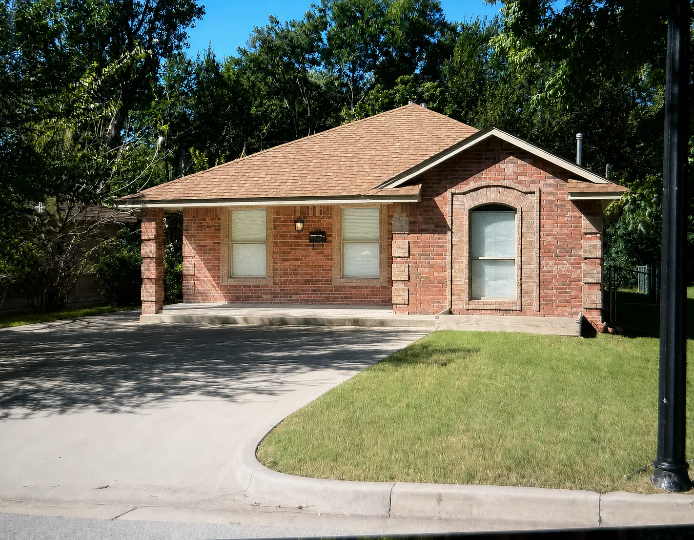 3 bed, $1,800 — Photo 1