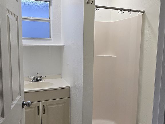 5th image of 5814 Little River Dr #1