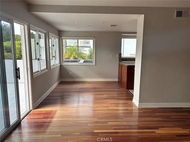 825 Hibiscus Ct — Photo 8