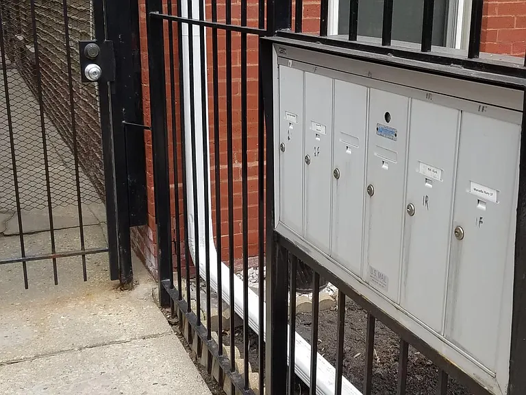 1108 N Hermitage Ave — Photo 24