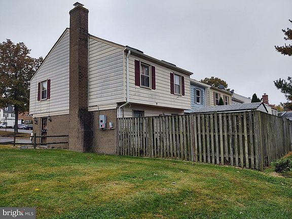 3rd image of 2250 Dawn Ln