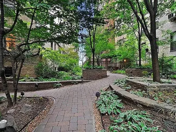 424 East 52nd Street image 1 of 22