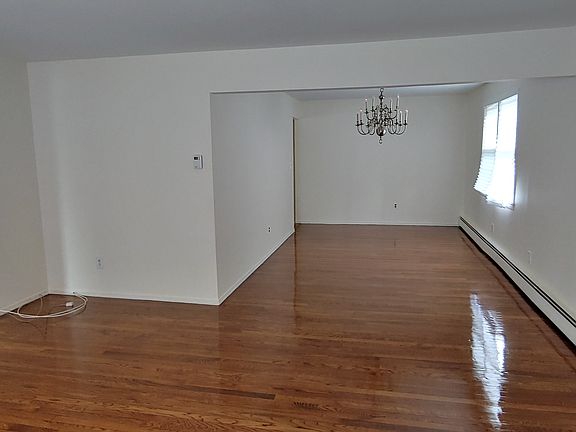 4th image of 84 Bellmore St