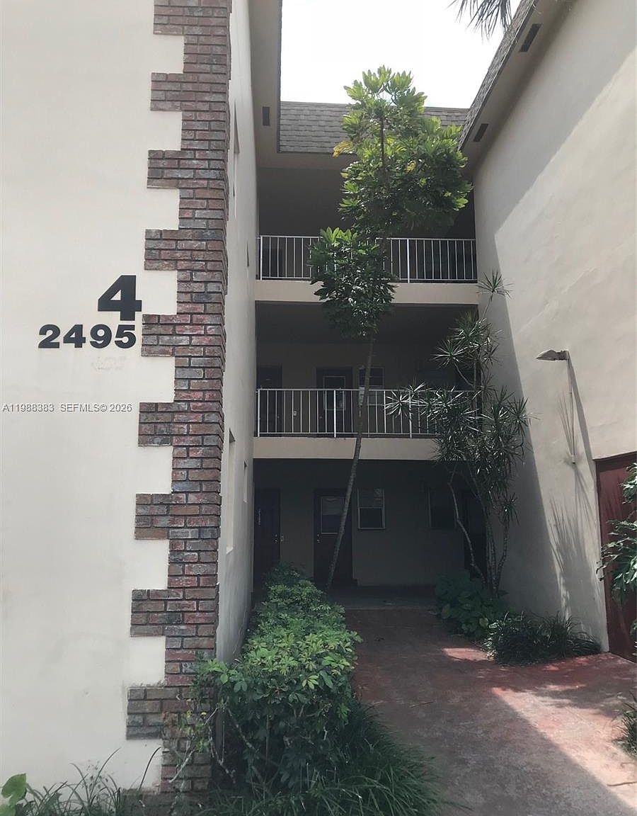 2495 SW 82nd Ave APT 304
