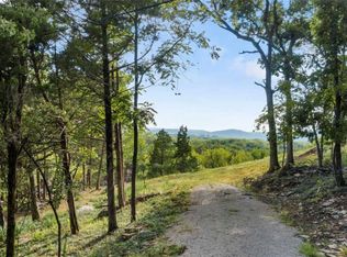 526 Palisades Rd, Ballwin, MO 63021