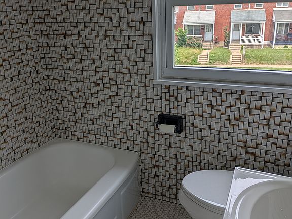3rd image of 3215 Wallford Dr