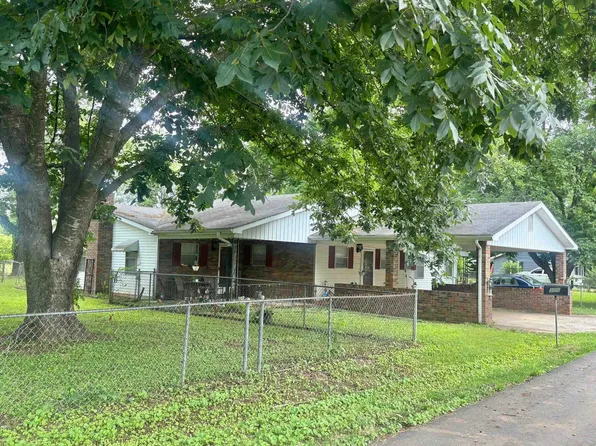 305 3rd Ave, Tuscumbia, AL 35674