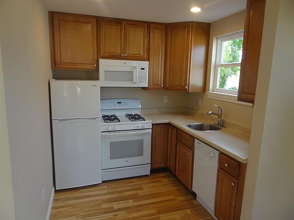3rd image of 413A Howard Ave