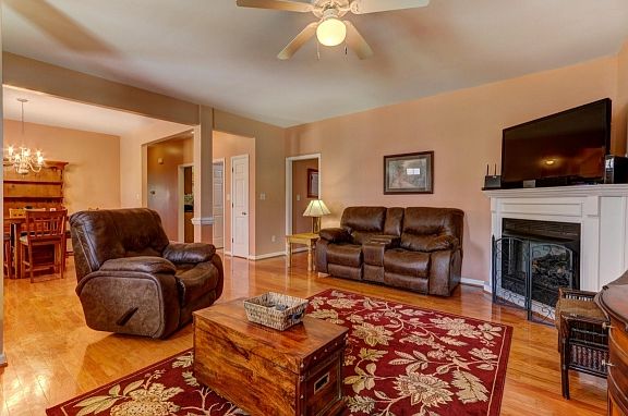 5th image of 3824 Northrop Dr
