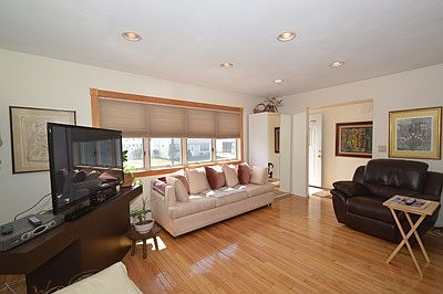 2nd image of 115 Henrietta Ave