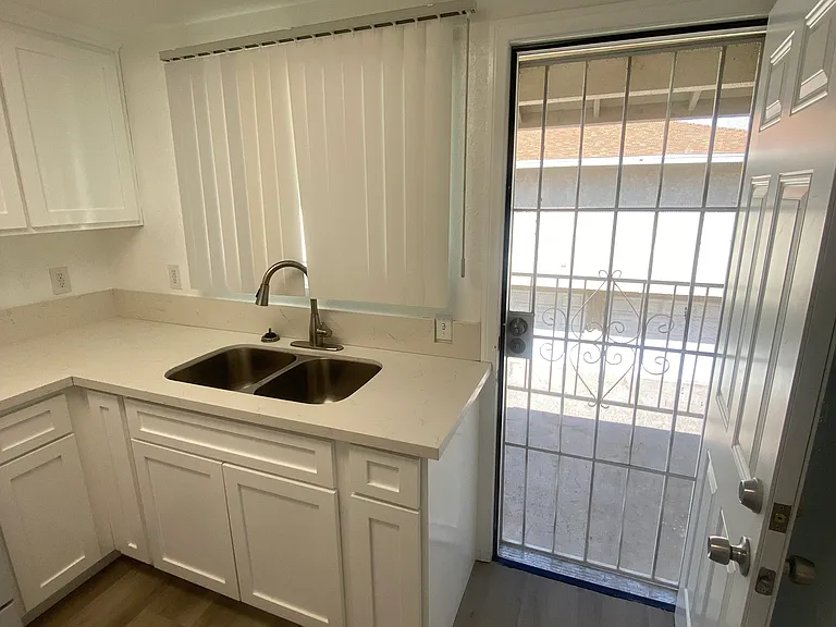 1121 Barstow Rd #C — Photo 8