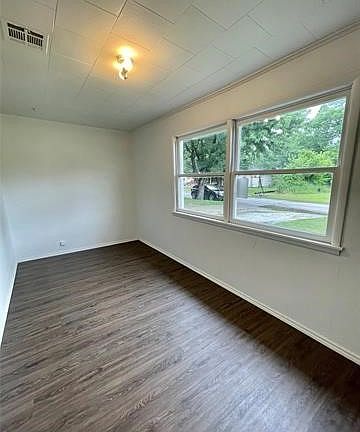 3rd image of 910 N Collins Ave