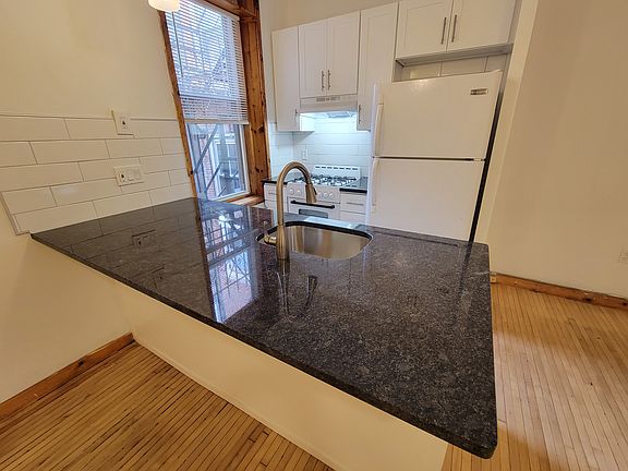 2nd image of 1506 Green St APT 2F