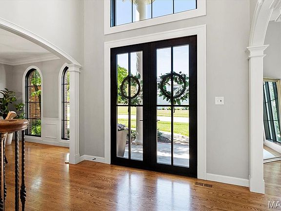 3rd image of 961 Tara Oaks Dr