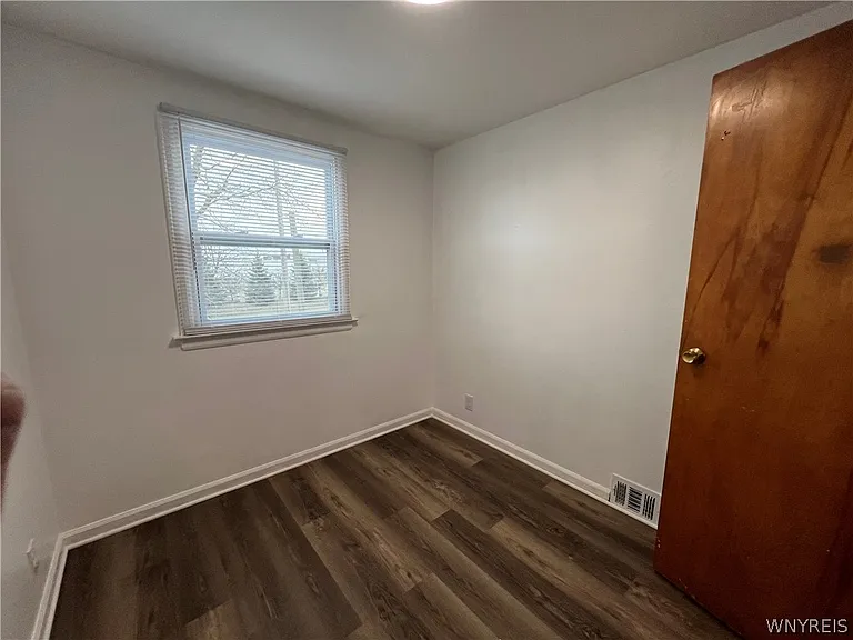 512 Cayuga Rd — Photo 19