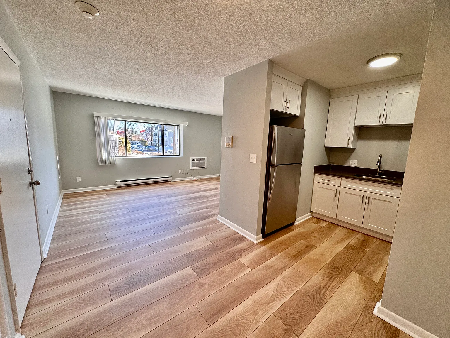 2 bed, 700 sqft, $2,300 — Photo 4
